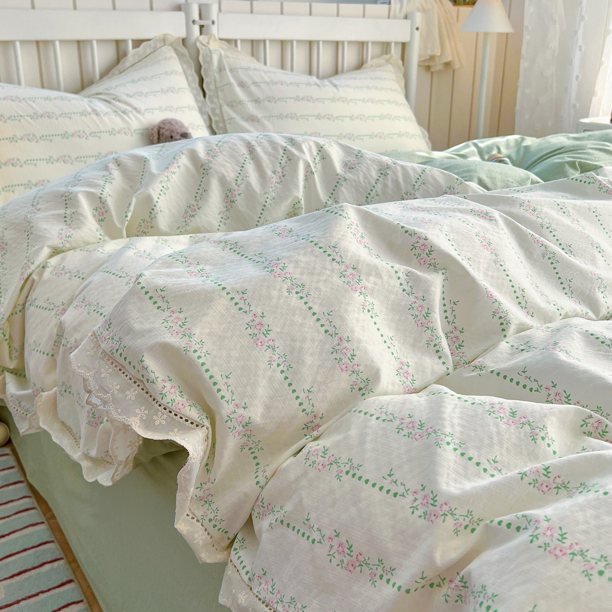 91家纺网 家纺一手货源 找家纺 赫然家纺 2026新款云感皱皱双层纱法式镂空全棉花边款四件套 怦然心动