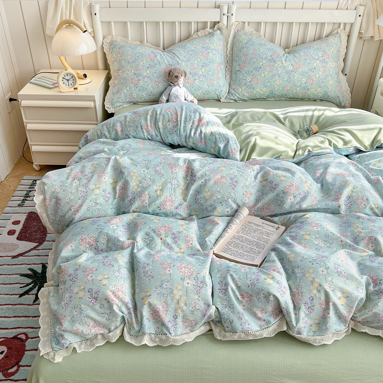 91家纺网 家纺一手货源 找家纺 赫然家纺 2026新款云感皱皱双层纱法式镂空全棉花边款四件套 花开半夏