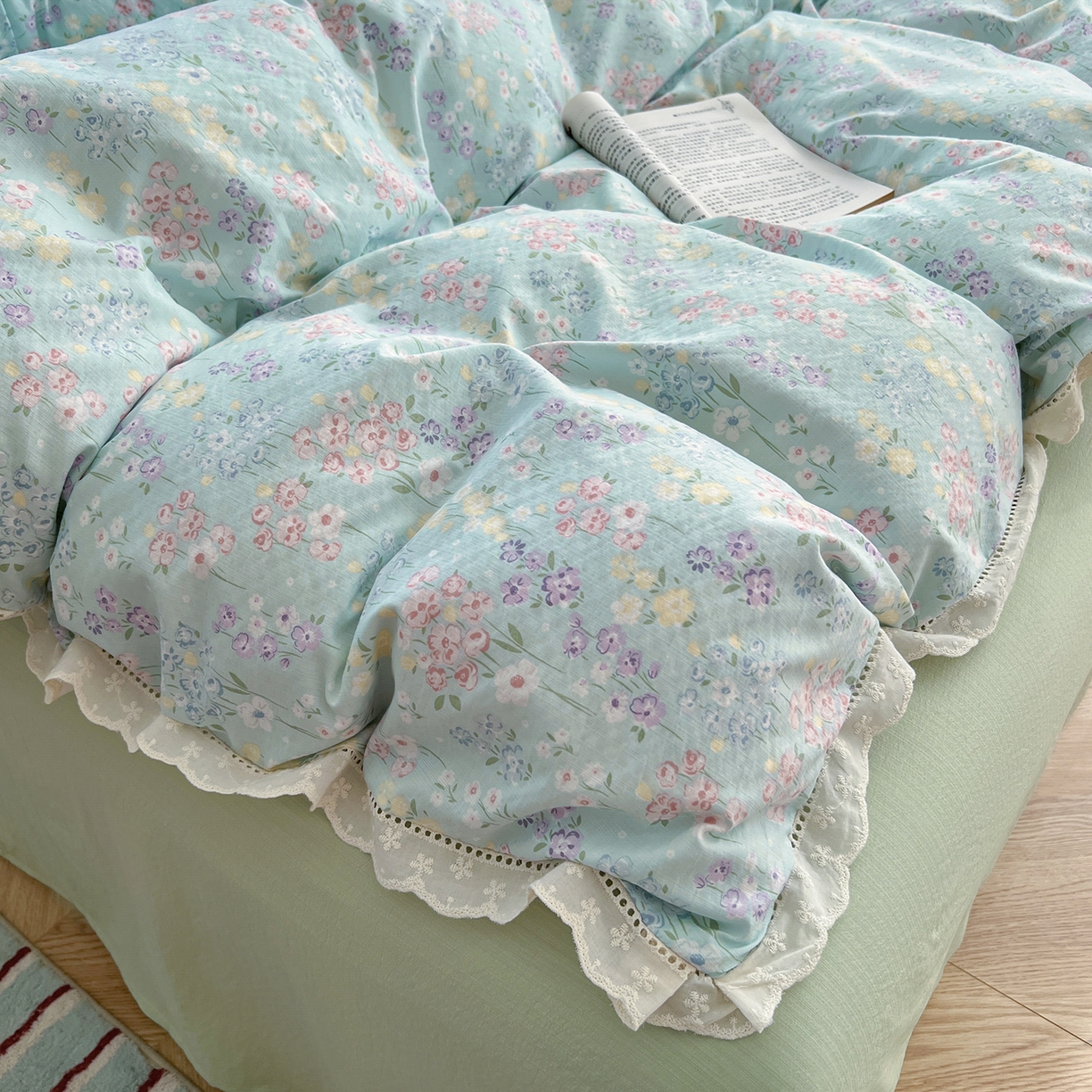 91家纺网 家纺一手货源 找家纺 赫然家纺 2026新款云感皱皱双层纱法式镂空全棉花边款四件套 花开半夏