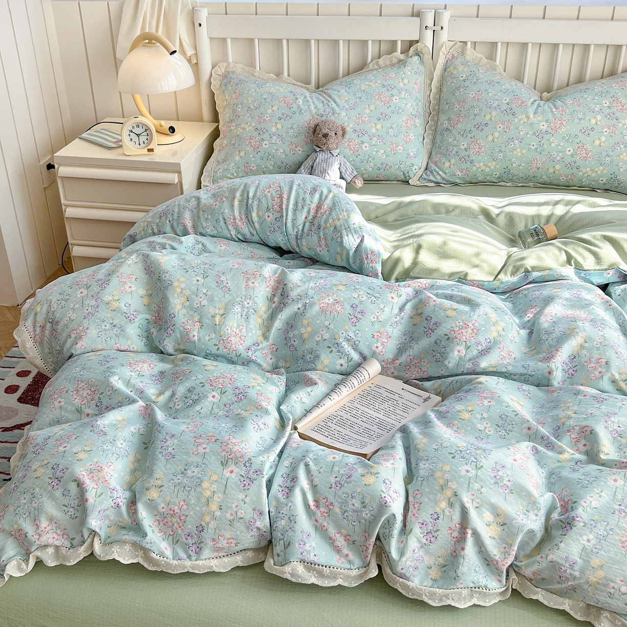 91家纺网 家纺一手货源 找家纺 赫然家纺 2026新款云感皱皱双层纱法式镂空全棉花边款四件套 花开半夏