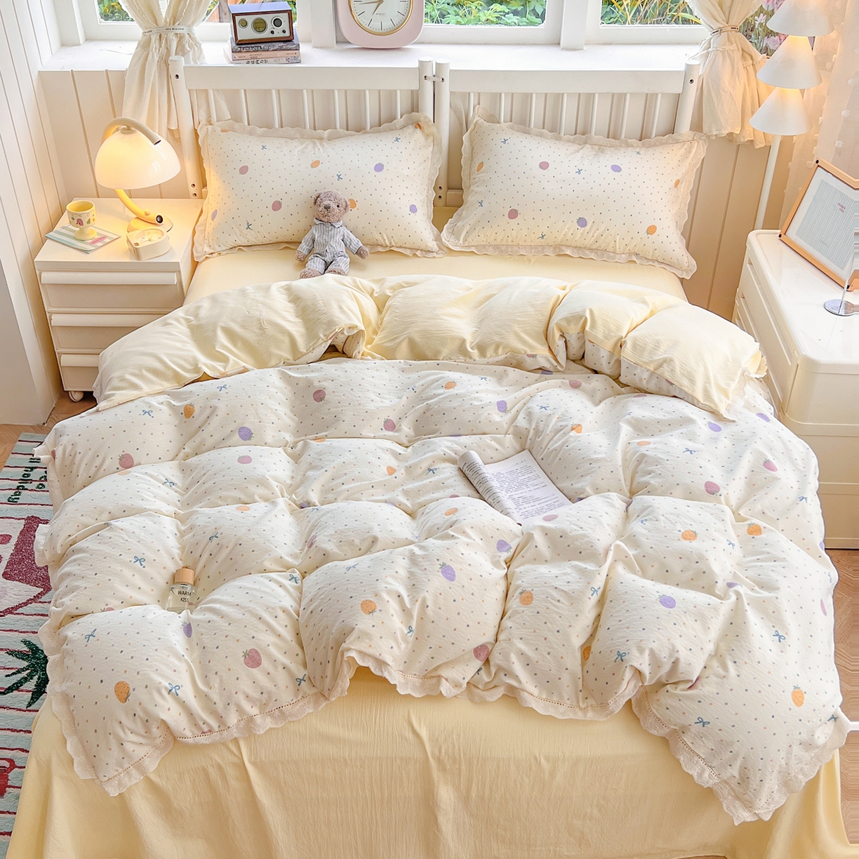 91家纺网 家纺一手货源 找家纺 赫然家纺 2026新款云感皱皱双层纱法式镂空全棉花边款四件套 草莓多多