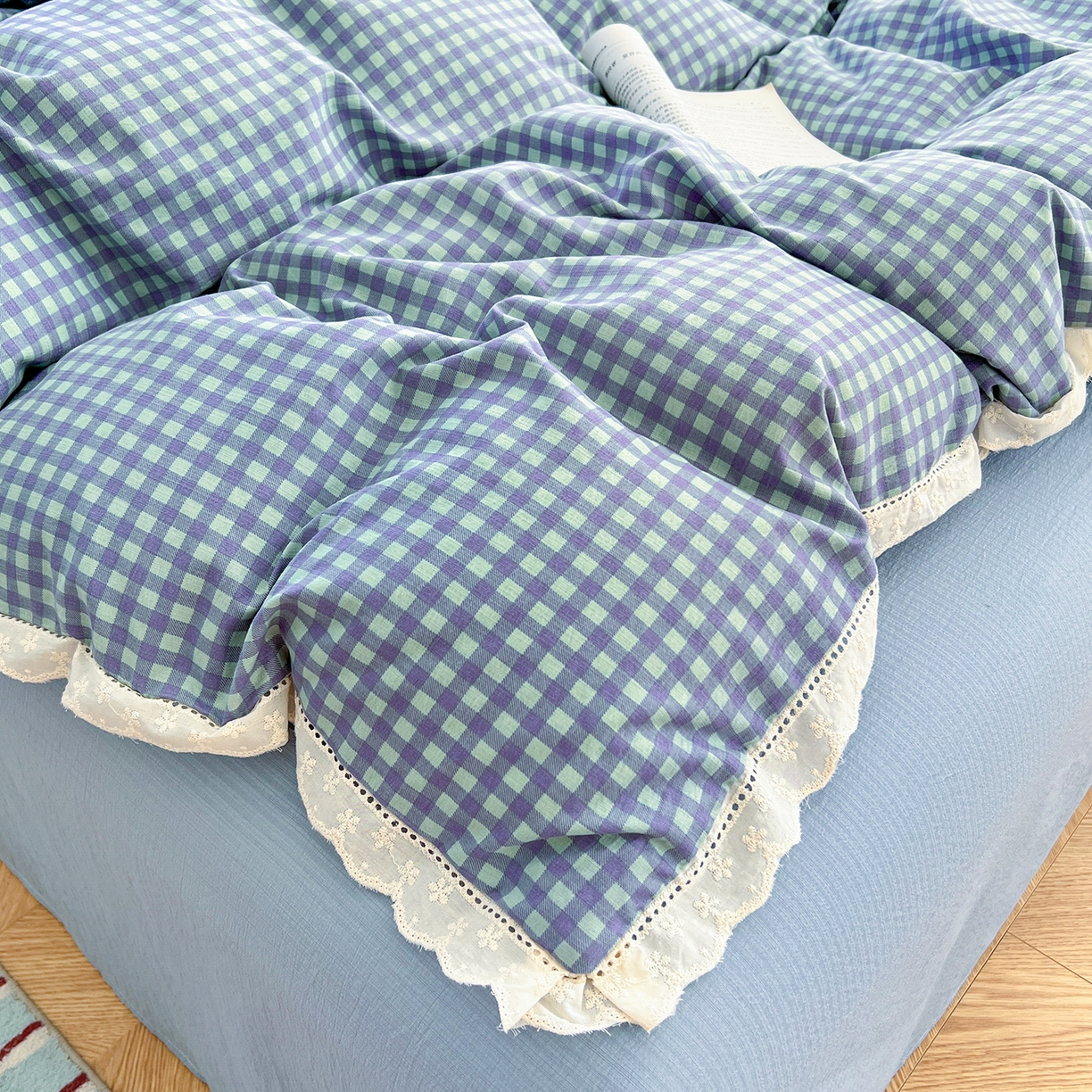 91家纺网 家纺一手货源 找家纺 赫然家纺 2026新款云感皱皱双层纱法式镂空全棉花边款四件套 北欧格