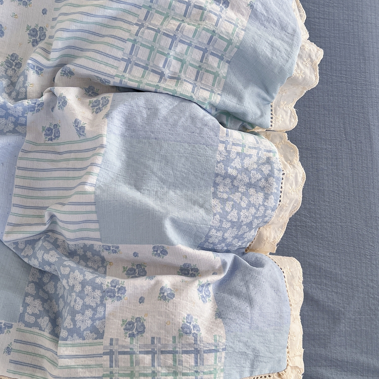 91家纺网 家纺一手货源 找家纺 赫然家纺 2026新款云感皱皱双层纱法式镂空全棉花边款四件套 兰亭序