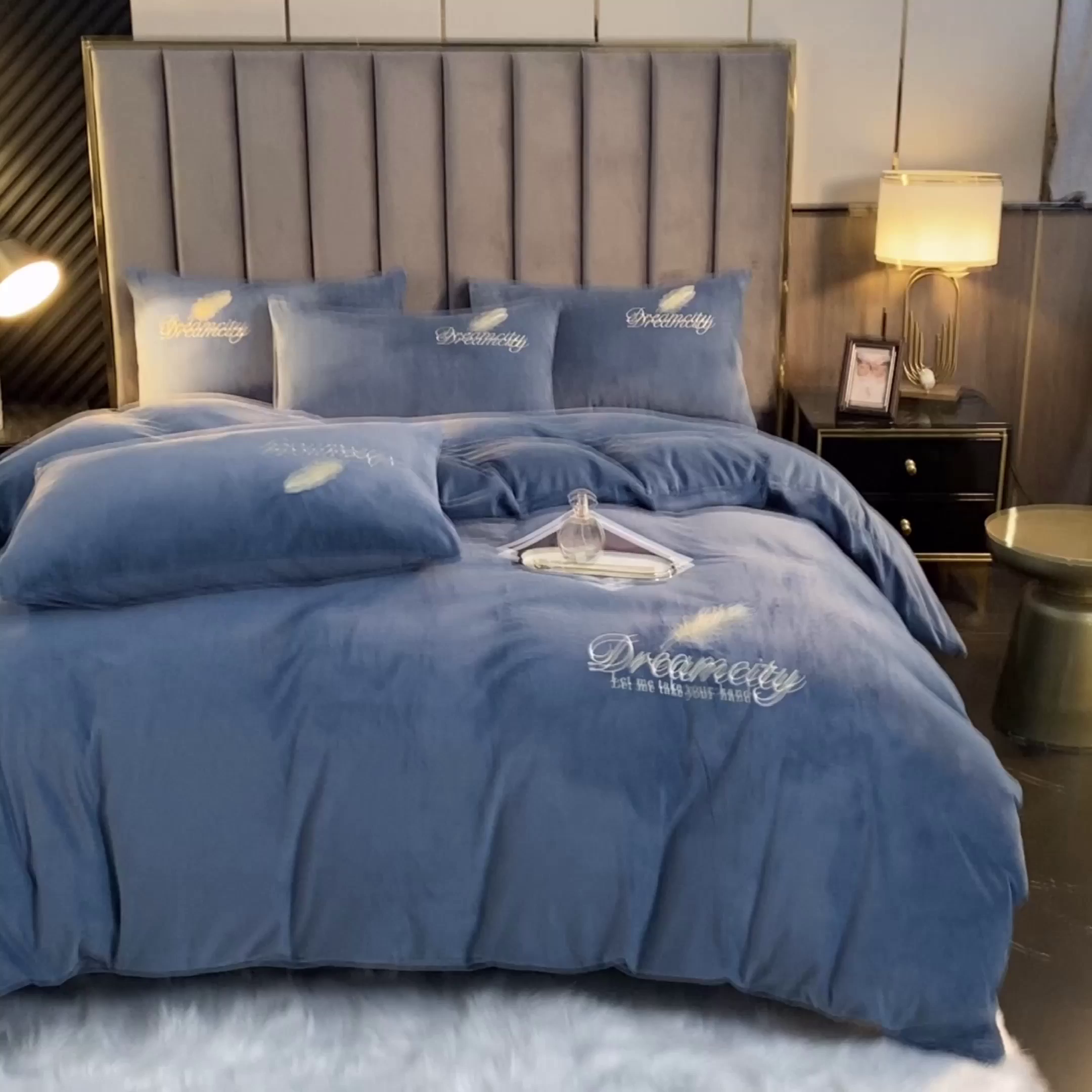 91家纺网 家纺一手货源 找家纺 如一 2025新款水晶绒纯色刺绣轻羽系列四件套 轻羽-宾利蓝