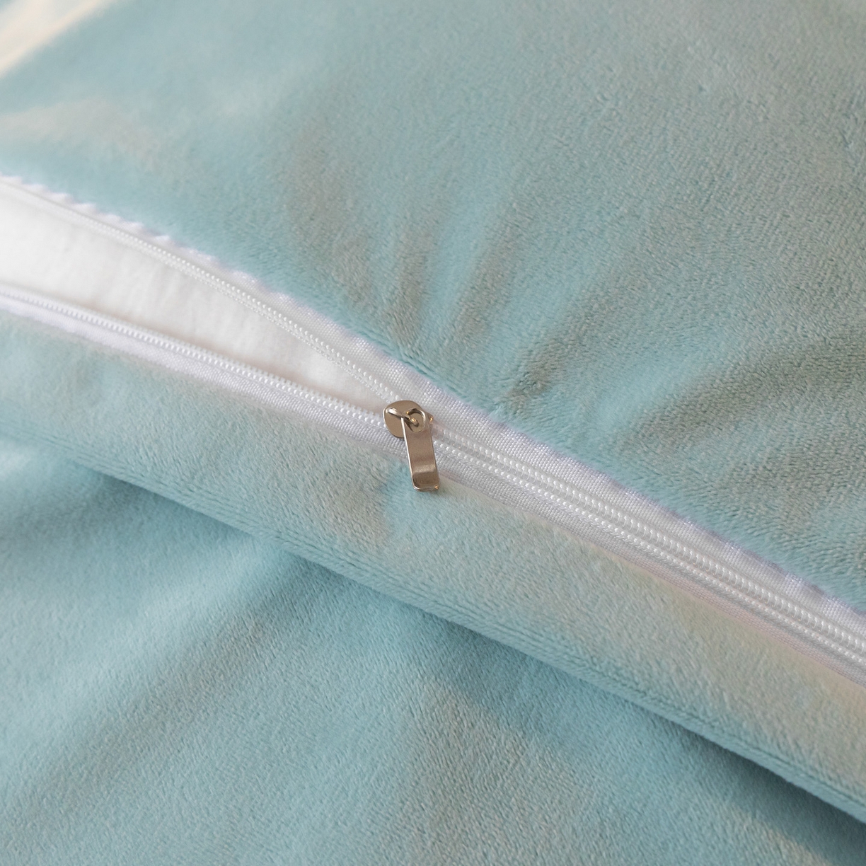 91家纺网 家纺一手货源 找家纺 如一 2025新款水晶绒纯色刺绣轻羽系列四件套 轻羽-梵星兰