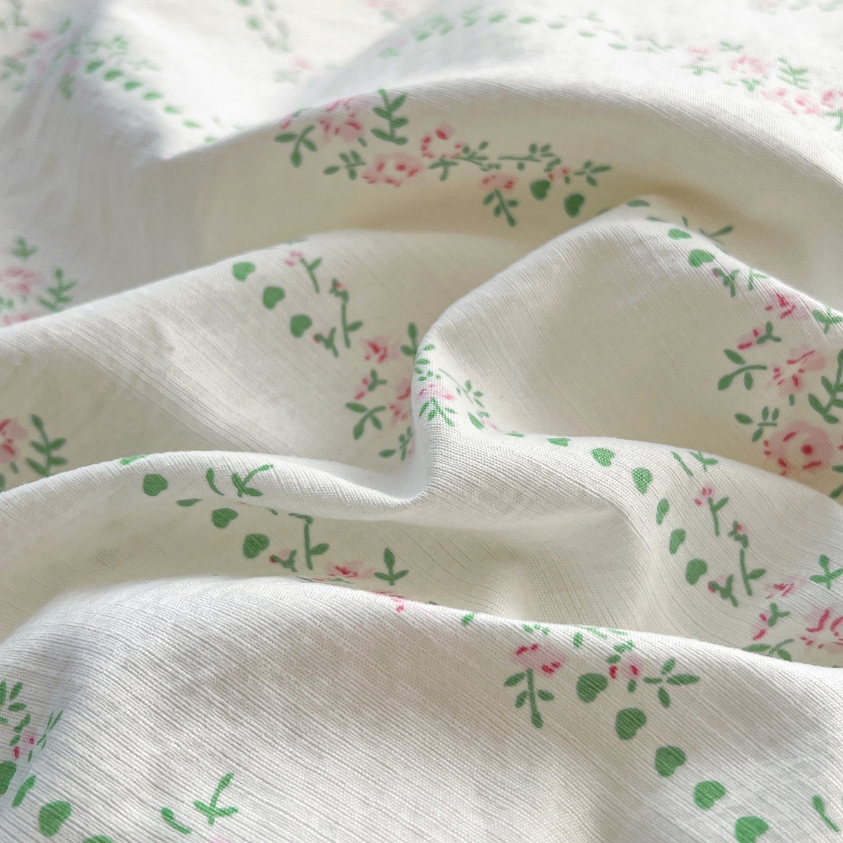 91家纺网 家纺一手货源 找家纺 赫然家纺 2026新款云感皱皱双层纱法式镂空全棉花边款单品枕套 怦然心动