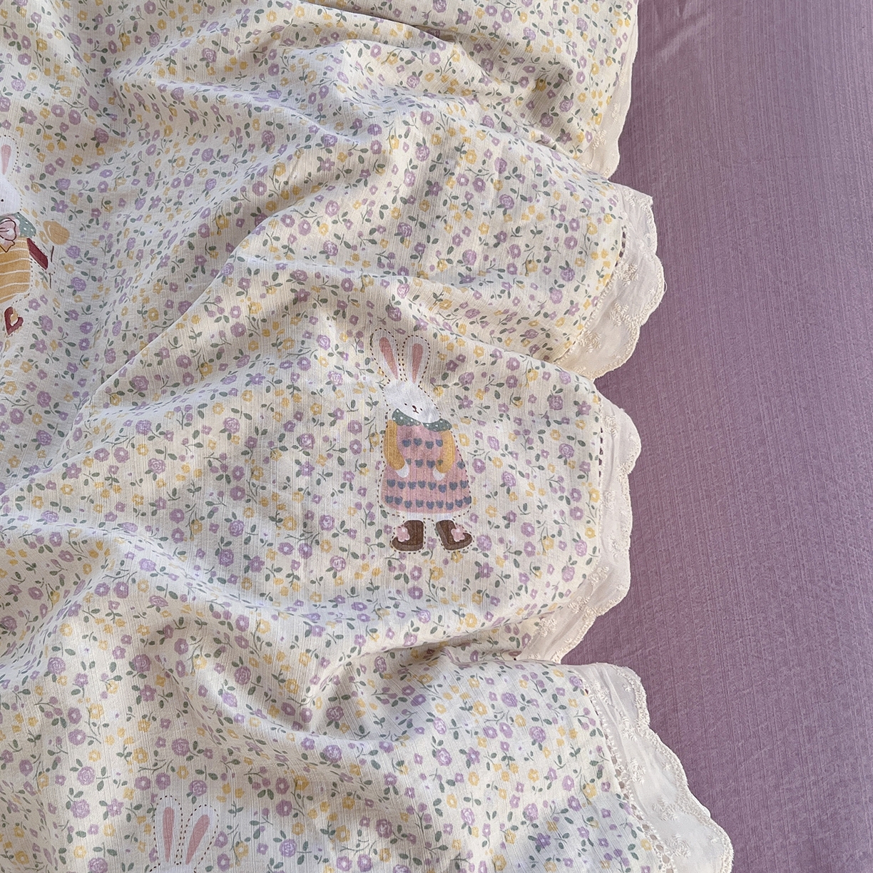 91家纺网 家纺一手货源 找家纺 赫然家纺 2026新款云感皱皱双层纱法式镂空全棉花边款单品枕套 花海兔