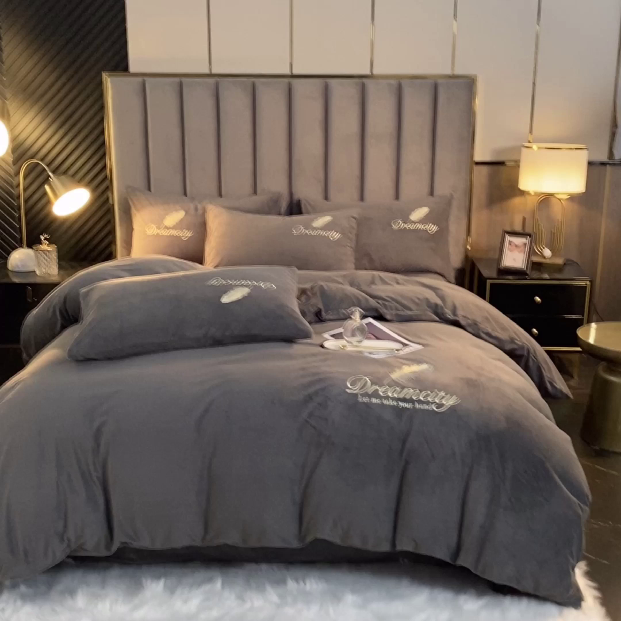 91家纺网 家纺一手货源 找家纺 如一 2025新款水晶绒纯色刺绣轻羽系列四件套 轻羽-高级灰