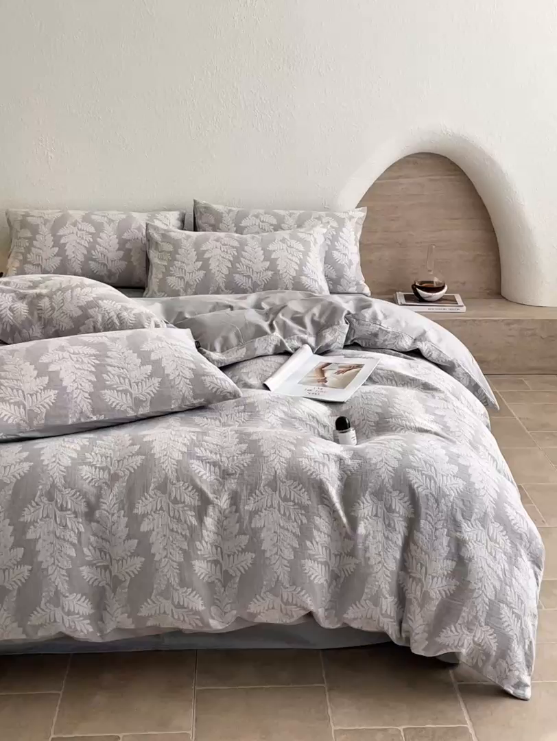 91家纺网 家纺一手货源 找家纺 宜代光年 2025新款全棉色织水洗棉大提花四件套（第一批）镜中叶-灰