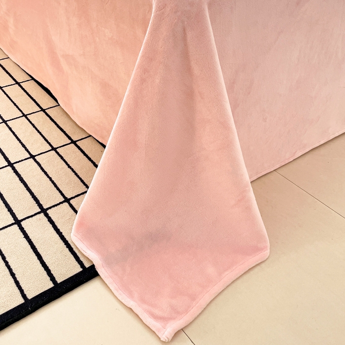 91家纺网 家纺一手货源 找家纺 言一 2025新款A类全消光超柔260G立体雕花牛奶绒加厚法式宽边四件套 花间清梦-粉