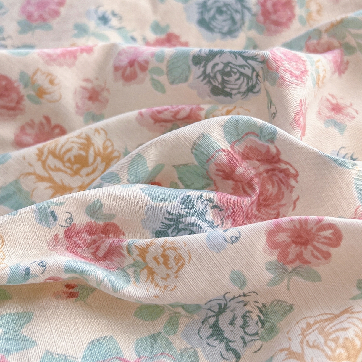 91家纺网 家纺一手货源 找家纺 赫然家纺 2026新款云感皱皱双层纱法式镂空全棉花边款单被套 陌上花开