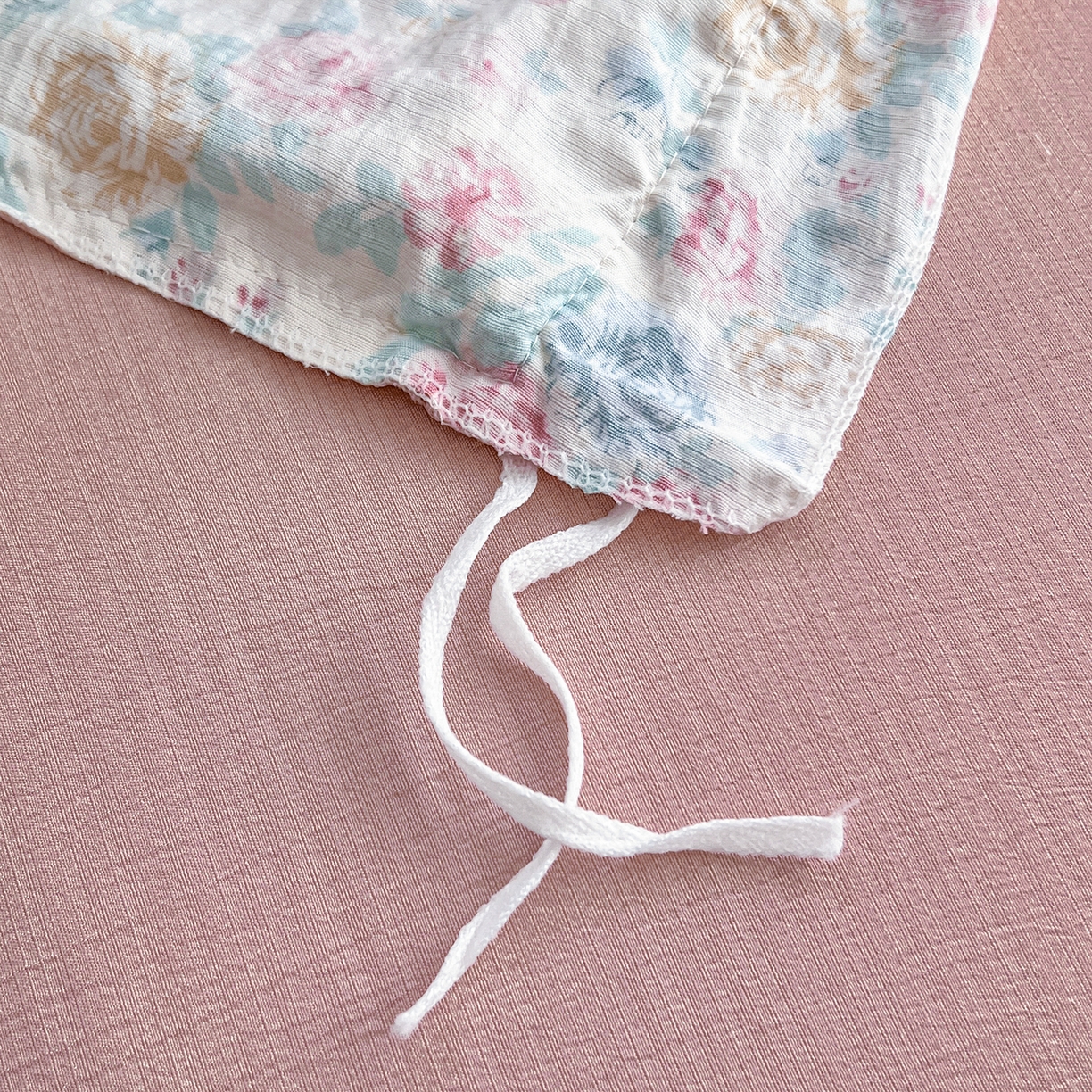 91家纺网 家纺一手货源 找家纺 赫然家纺 2026新款云感皱皱双层纱法式镂空全棉花边款单被套 陌上花开