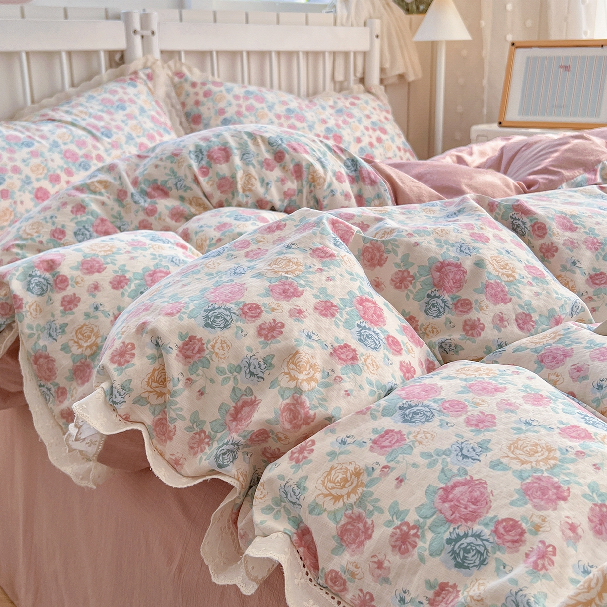 91家纺网 家纺一手货源 找家纺 赫然家纺 2026新款云感皱皱双层纱法式镂空全棉花边款单被套 陌上花开