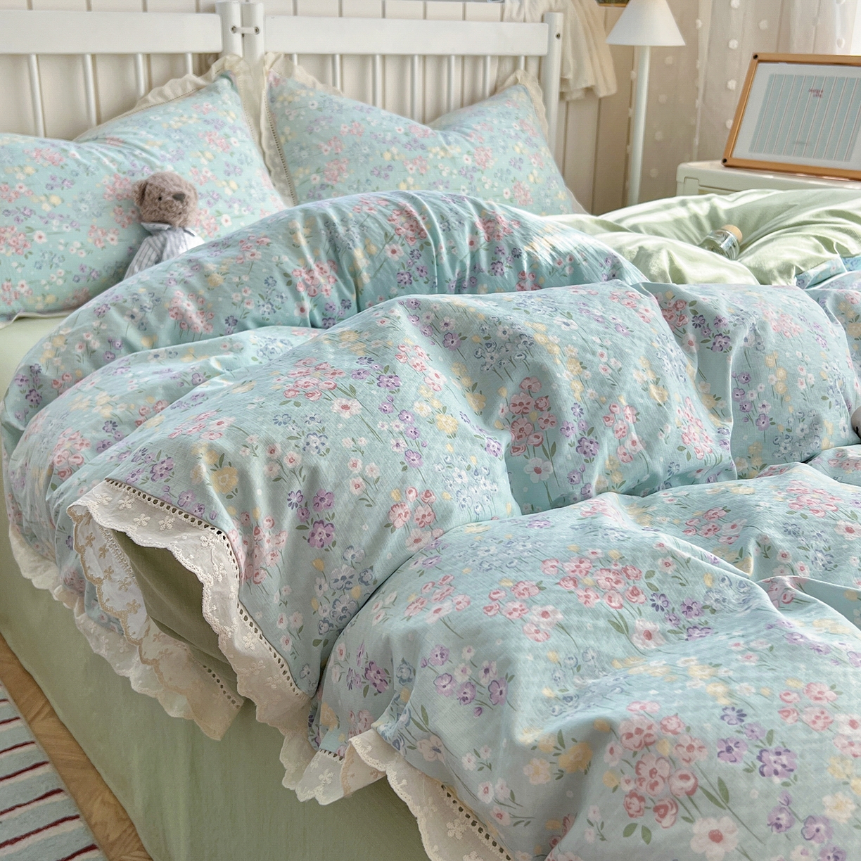 91家纺网 家纺一手货源 找家纺 赫然家纺 2026新款云感皱皱双层纱法式镂空全棉花边款单被套 花开半夏