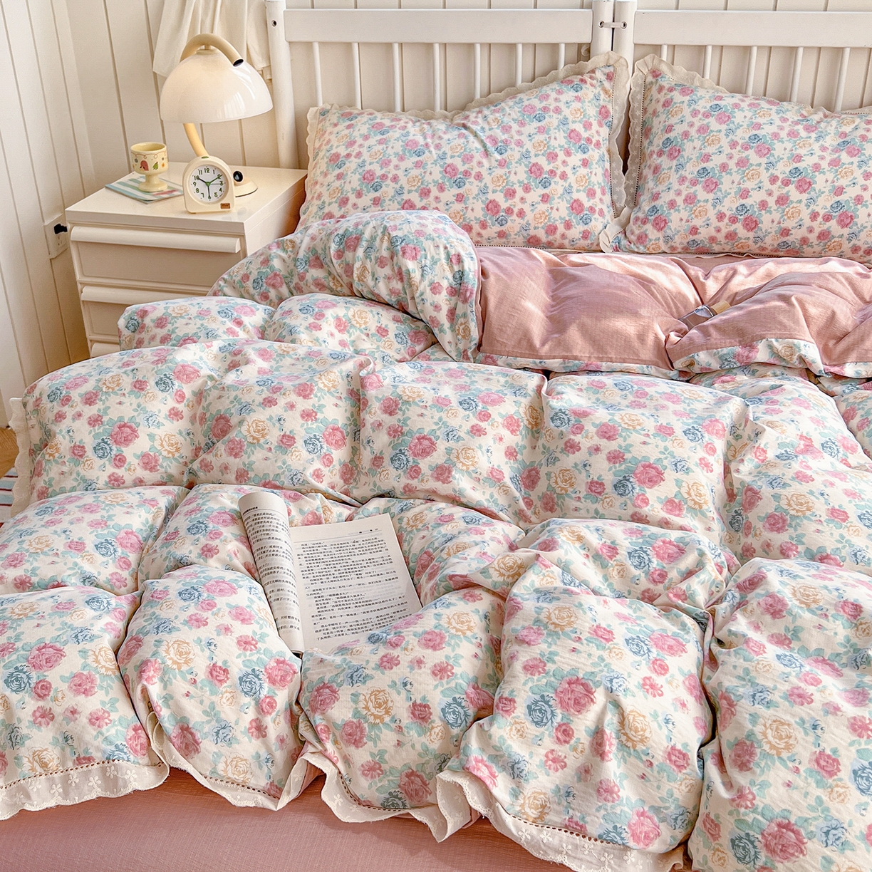 91家纺网 家纺一手货源 找家纺 赫然家纺 2026新款云感皱皱双层纱法式镂空全棉花边款单被套 陌上花开