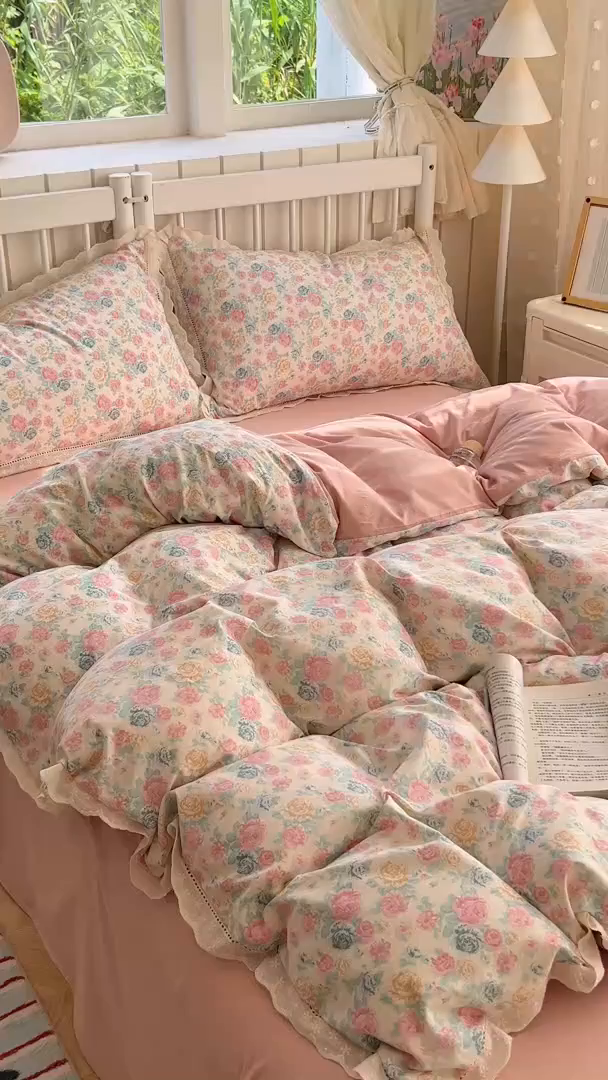 91家纺网 家纺一手货源 找家纺 赫然家纺 2026新款云感皱皱双层纱法式镂空全棉花边款单被套 陌上花开