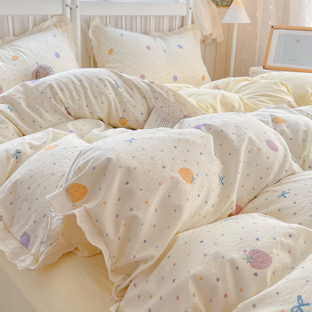 91家纺网 家纺一手货源 找家纺 赫然家纺 2026新款云感皱皱双层纱法式镂空全棉花边款单被套 草莓多多