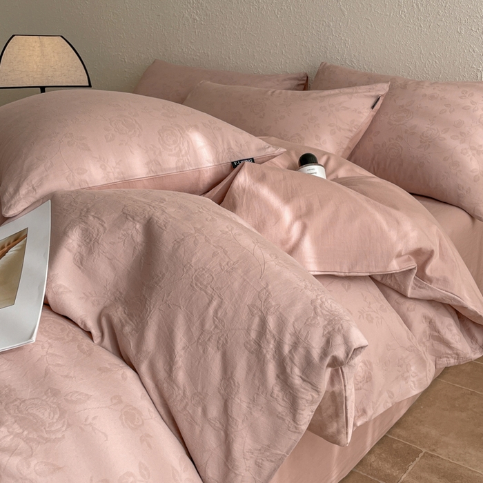 91家纺网 家纺一手货源 找家纺 宜代光年 2025新款全棉色织水洗棉大提花四件套（第一批）陌上花开-粉