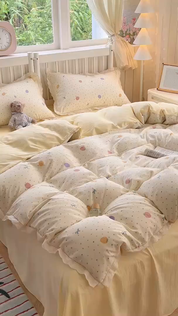 91家纺网 家纺一手货源 找家纺 赫然家纺 2026新款云感皱皱双层纱法式镂空全棉花边款单被套 草莓多多