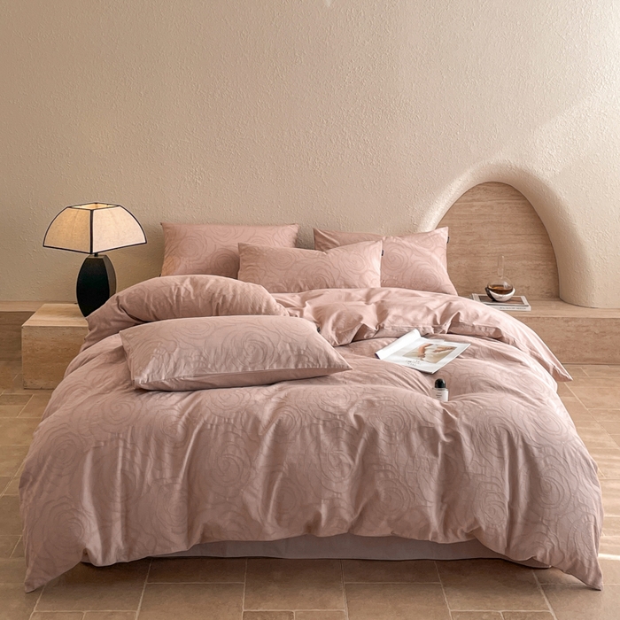 91家纺网 家纺一手货源 找家纺 宜代光年 2025新款全棉色织水洗棉大提花四件套（第一批）夜未央-粉