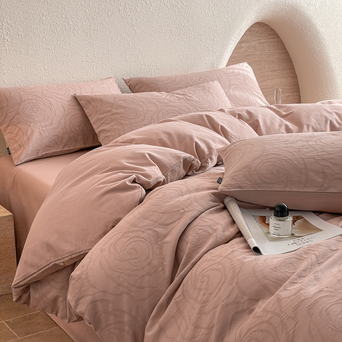 91家纺网 家纺一手货源 找家纺 宜代光年 2025新款全棉色织水洗棉大提花四件套（第一批）夜未央-粉