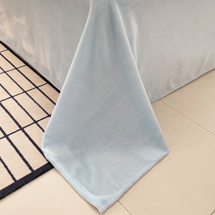 91家纺网 家纺一手货源 找家纺 言一 2025新款A类全消光超柔260G立体雕花牛奶绒加厚法式宽边四件套 花间清梦-蓝