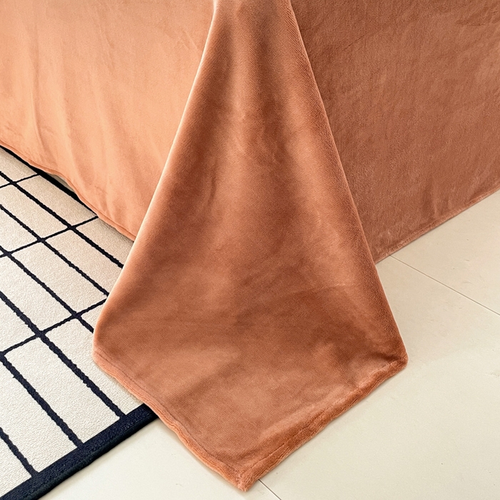 91家纺网 家纺一手货源 找家纺 言一 2025新款A类全消光超柔260G立体雕花牛奶绒加厚法式宽边四件套 玫影织梦-橘咖