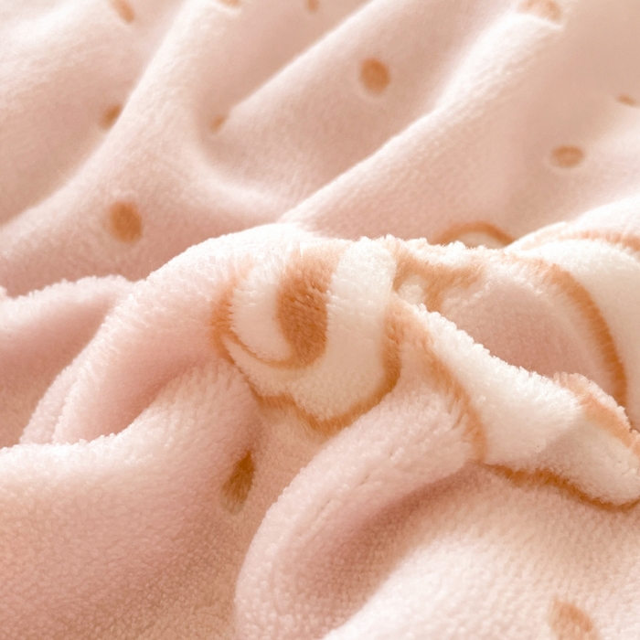 91家纺网 家纺一手货源 找家纺 言一 2025新款A类全消光超柔260G立体雕花牛奶绒加厚法式宽边四件套 甜梦絮语-粉