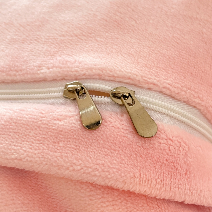 91家纺网 家纺一手货源 找家纺 言一 2025新款A类全消光超柔260G立体雕花牛奶绒加厚法式宽边四件套 甜梦絮语-粉