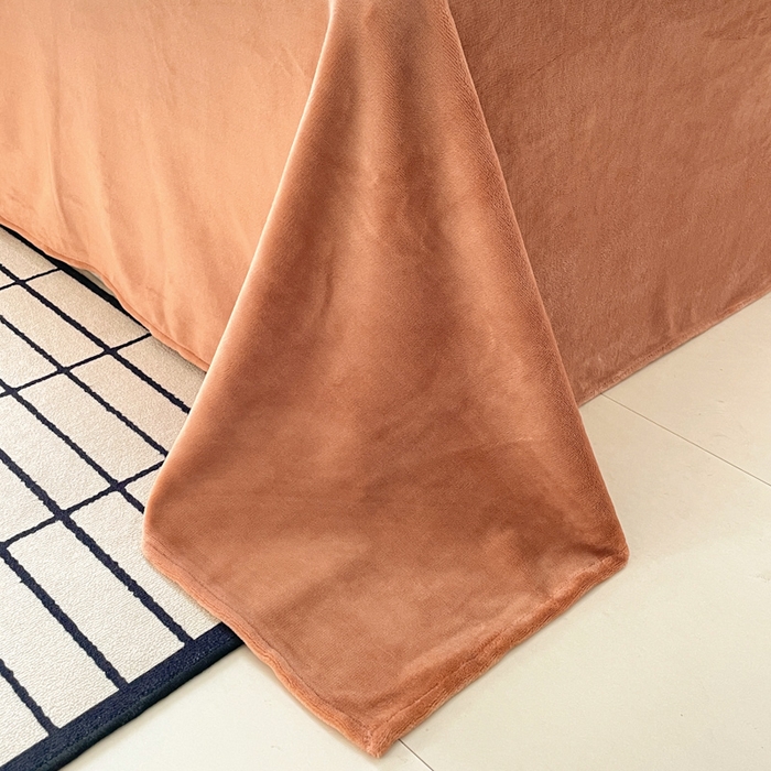 91家纺网 家纺一手货源 找家纺 言一 2025新款A类全消光超柔260G立体雕花牛奶绒加厚法式宽边四件套 荧光蝶影-橘咖