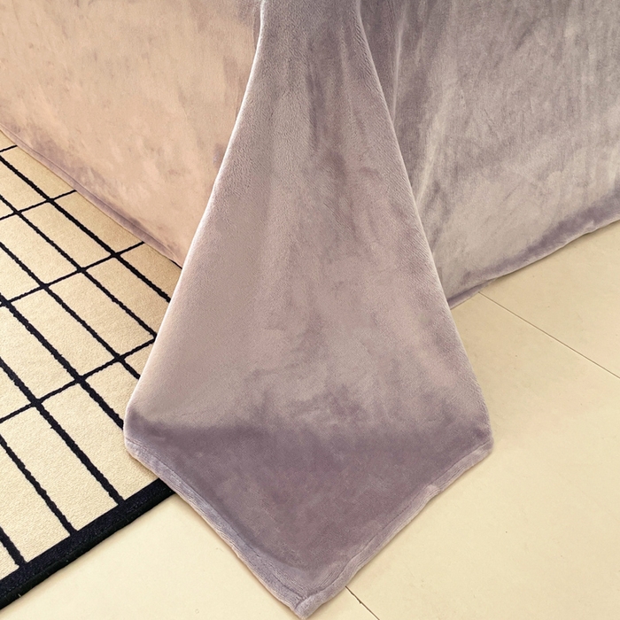 91家纺网 家纺一手货源 找家纺 言一 2025新款A类全消光超柔260G立体雕花牛奶绒加厚法式宽边四件套 荧光蝶影-紫