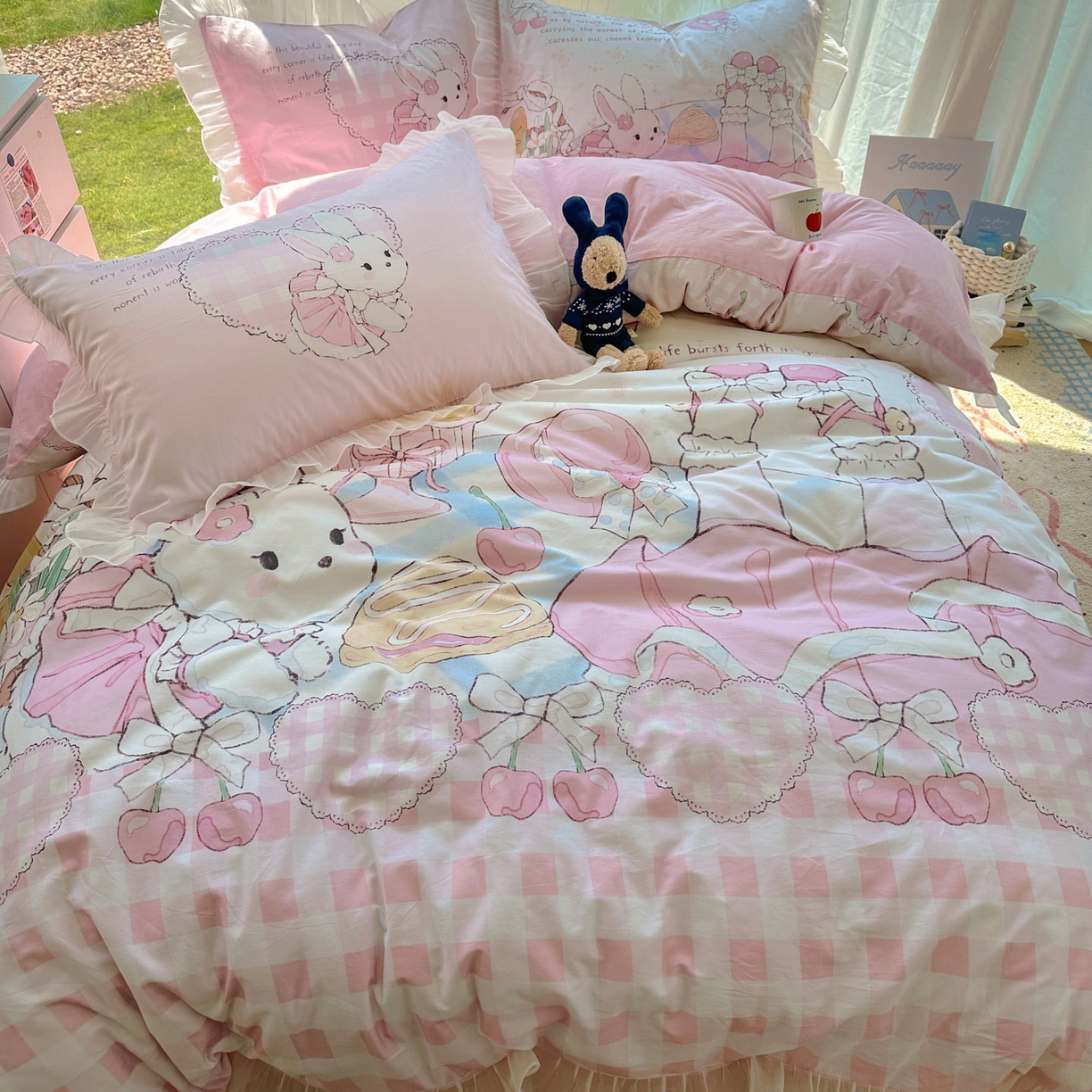 91家纺网 家纺一手货源 找家纺 希诺家居 2025新款洛丽塔风花边全棉纯棉四件套 春日出逃