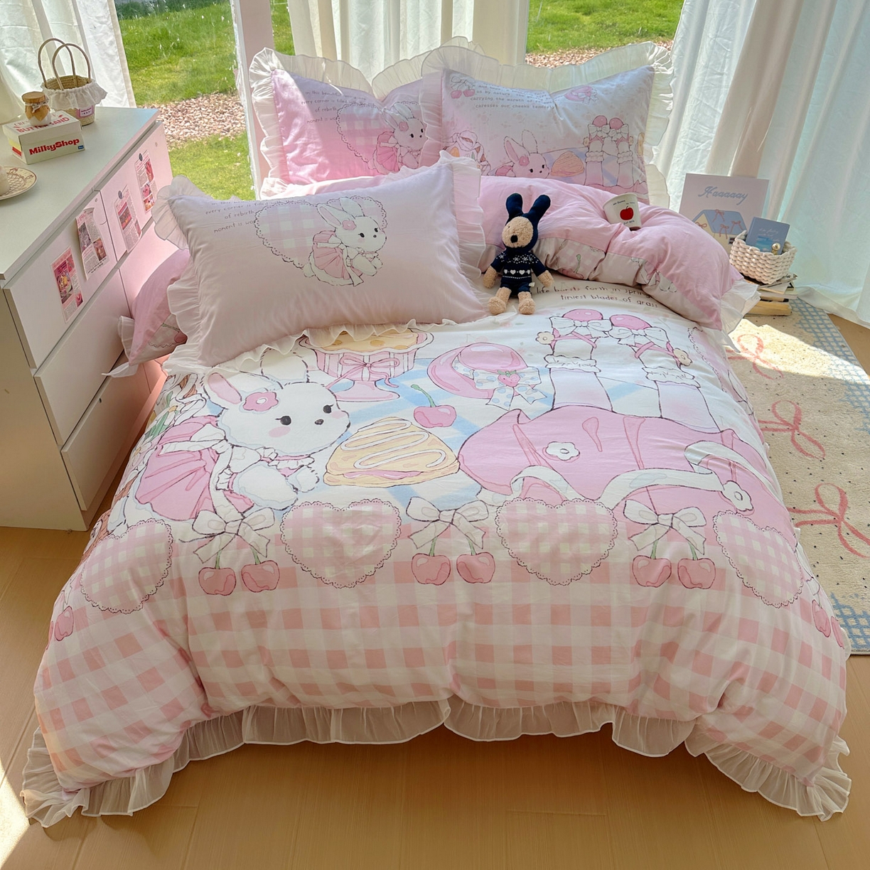 91家纺网 家纺一手货源 找家纺 希诺家居 2025新款洛丽塔风花边全棉纯棉四件套 春日出逃