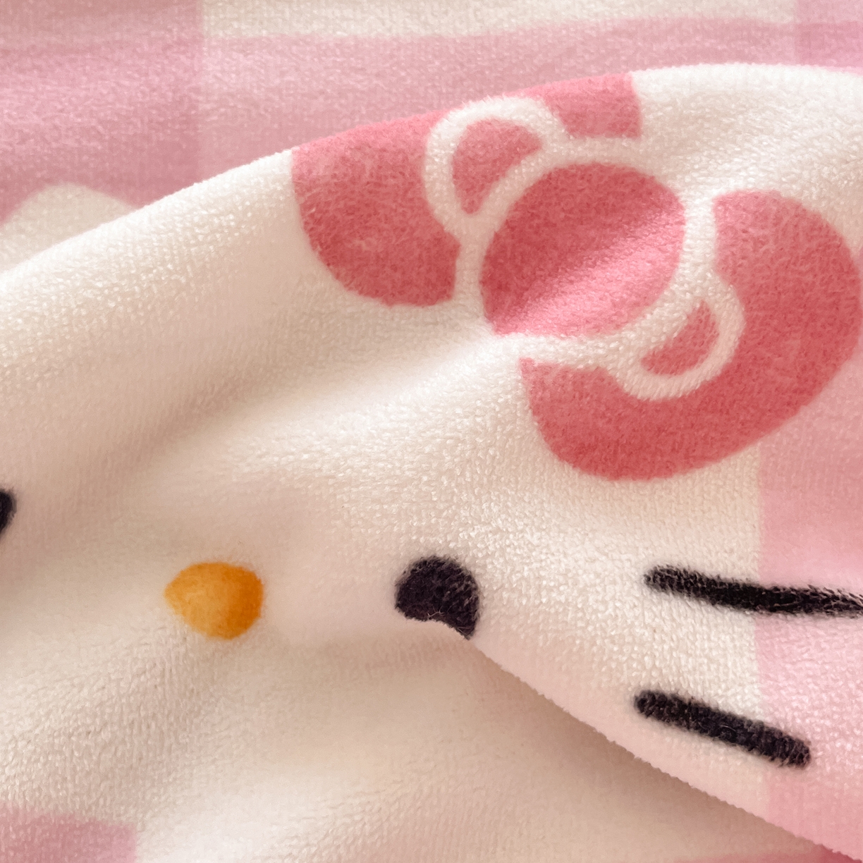 91家纺网 家纺一手货源 找家纺 金爱家 2025新款A类三丽鸥正版授权少女可爱卡通加厚牛奶绒羊羔绒毛毯多功能四季毛毯毯子 绒毛毯-MT三丽鸥粉格爱心KT