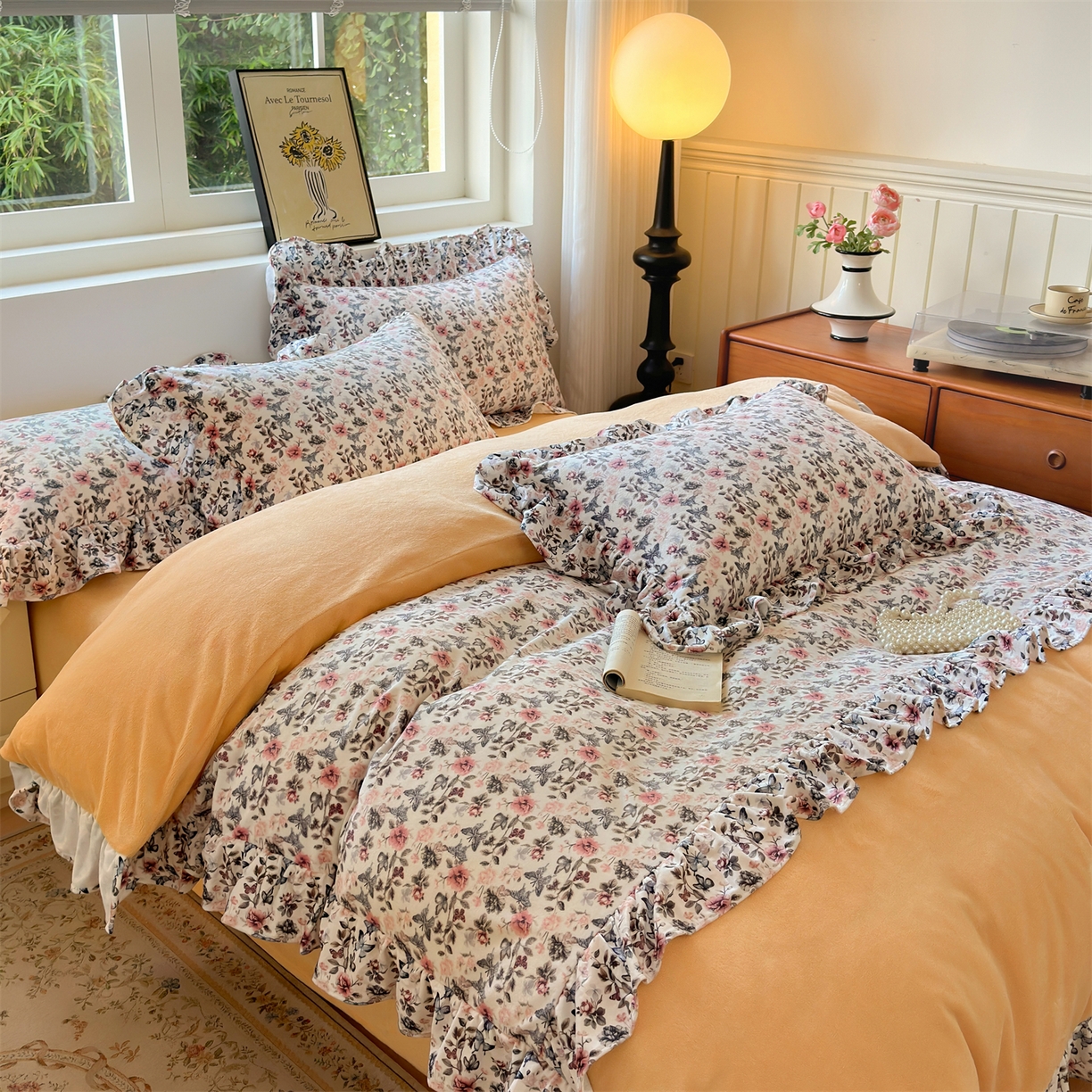 91家纺网 家纺一手货源 找家纺 兰紫橙家纺 2025新款印花蝴蝶花边款牛奶绒四件套 花边款-雏菊黄