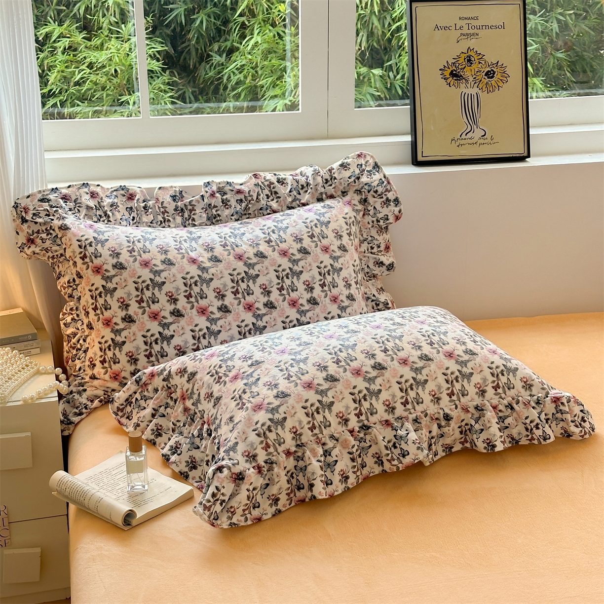 91家纺网 家纺一手货源 找家纺 兰紫橙家纺 2025新款印花蝴蝶花边款牛奶绒四件套 花边款-雏菊黄