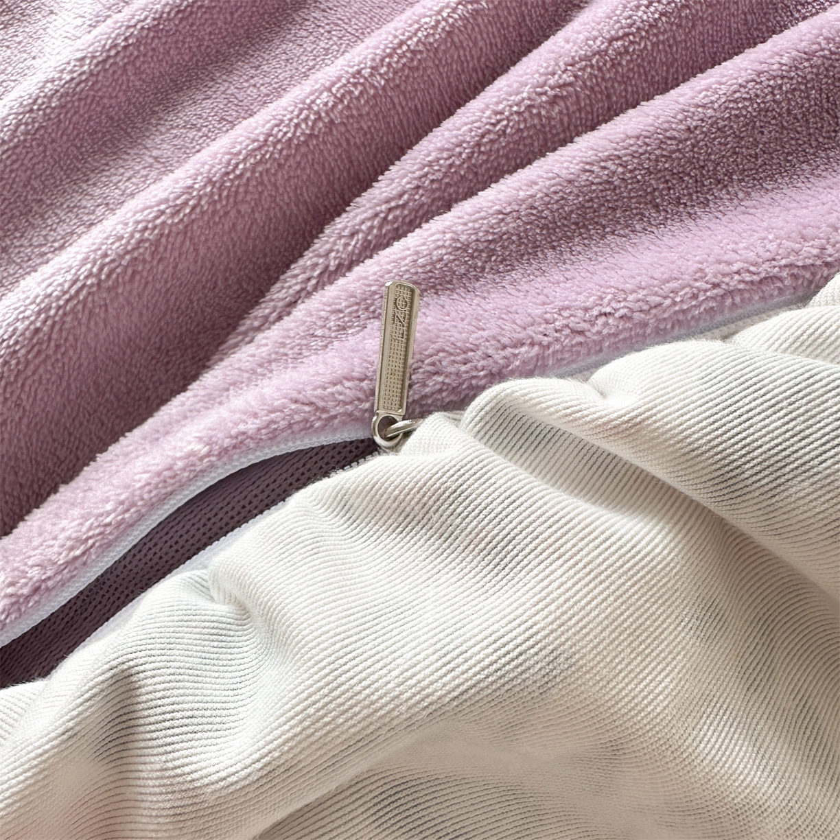 91家纺网 家纺一手货源 找家纺 兰紫橙家纺 2025新款印花蝴蝶花边款牛奶绒四件套 花边款-罗兰紫