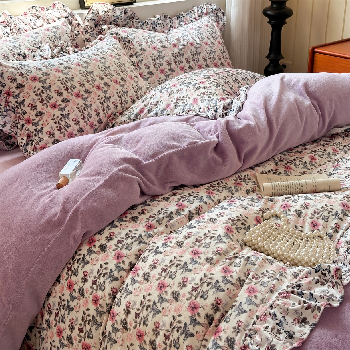 91家纺网 家纺一手货源 找家纺 兰紫橙家纺 2025新款印花蝴蝶花边款牛奶绒四件套 花边款-罗兰紫