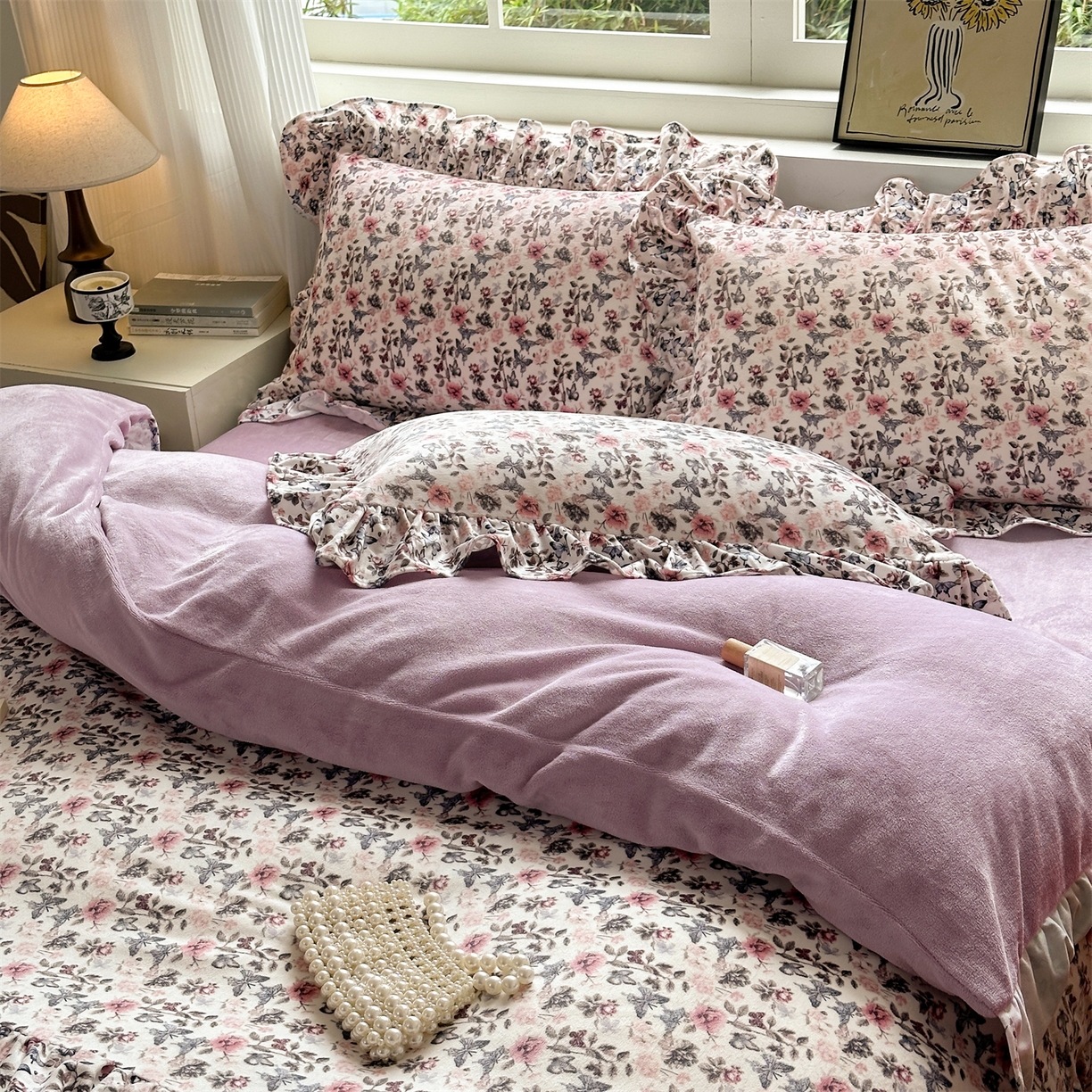 91家纺网 家纺一手货源 找家纺 兰紫橙家纺 2025新款印花蝴蝶花边款牛奶绒四件套 花边款-罗兰紫
