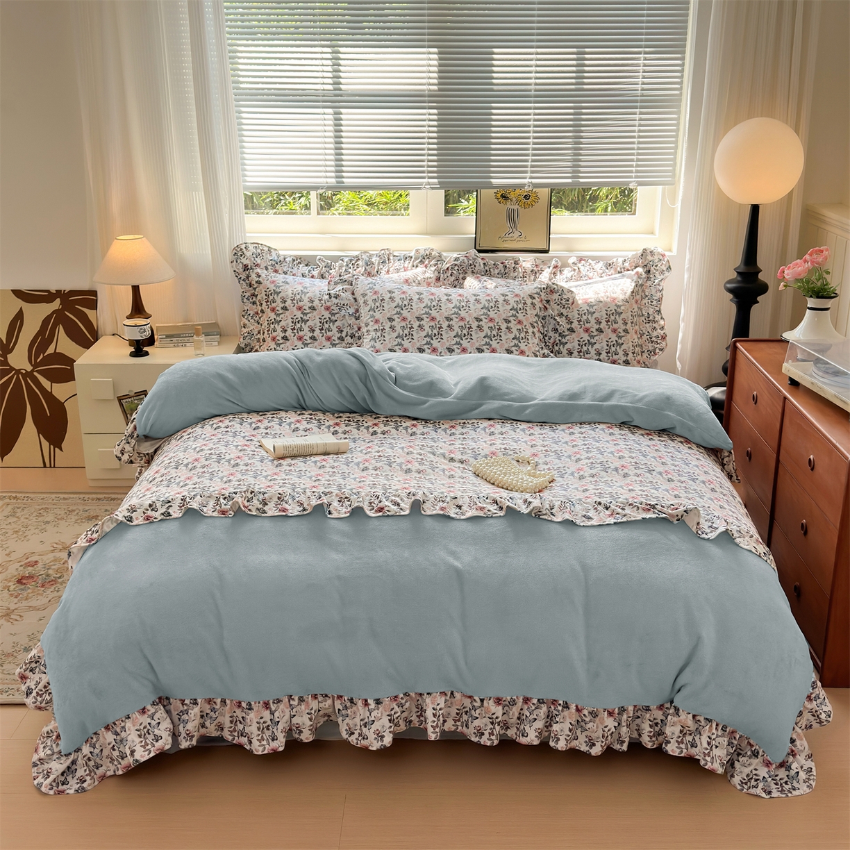 91家纺网 家纺一手货源 找家纺 兰紫橙家纺 2025新款印花蝴蝶花边款牛奶绒四件套 花边款-天空蓝