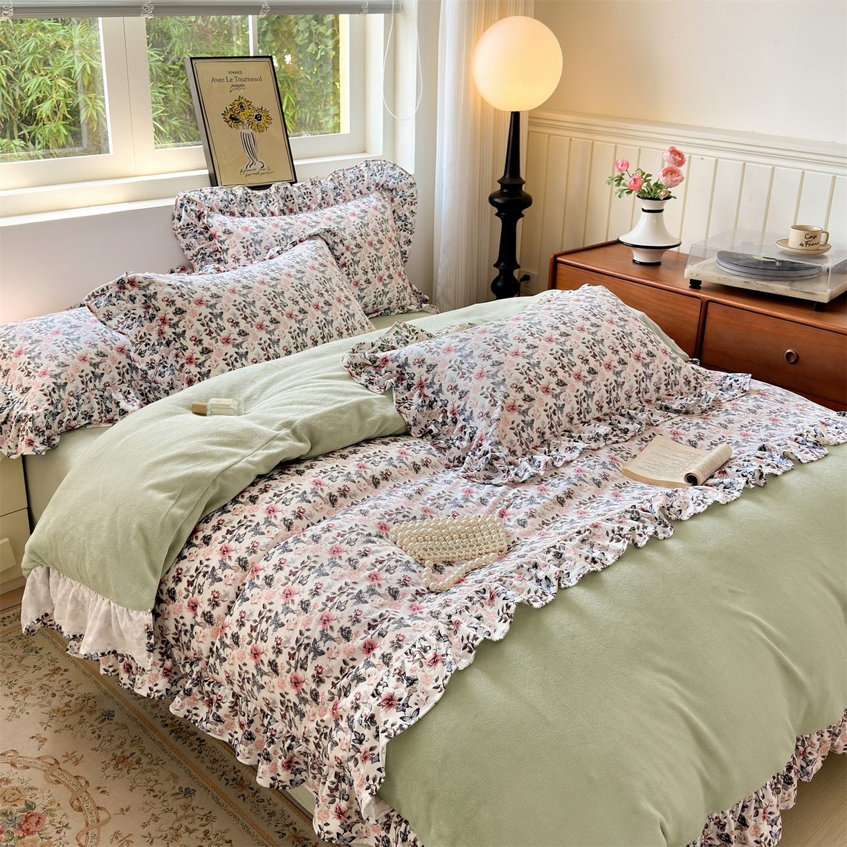 91家纺网 家纺一手货源 找家纺 兰紫橙家纺 2025新款印花蝴蝶花边款牛奶绒四件套 花边款-淡彩绿