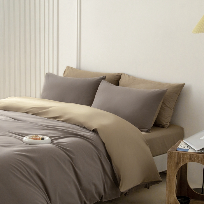 91家纺网 家纺一手货源 找家纺 ONE TWO ONE 121 2025新款A类高支高密长绒棉双拼磨毛（小cr ）撞色四件套 暗咖浅卡其