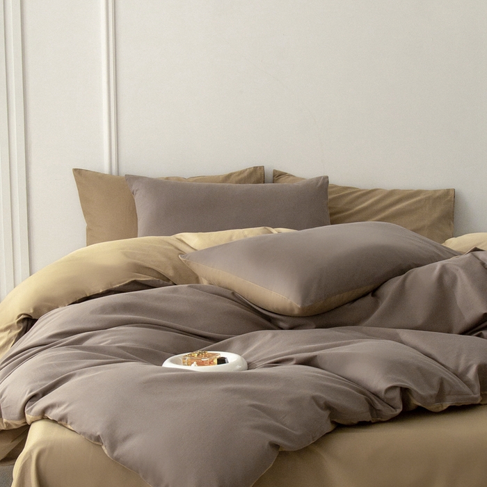 91家纺网 家纺一手货源 找家纺 ONE TWO ONE 121 2025新款A类高支高密长绒棉双拼磨毛（小cr ）撞色四件套 暗咖浅卡其