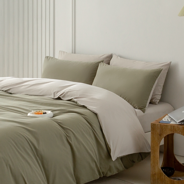 91家纺网 家纺一手货源 找家纺 ONE TWO ONE 121 2025新款A类高支高密长绒棉双拼磨毛（小cr ）撞色四件套 复古绿白灰