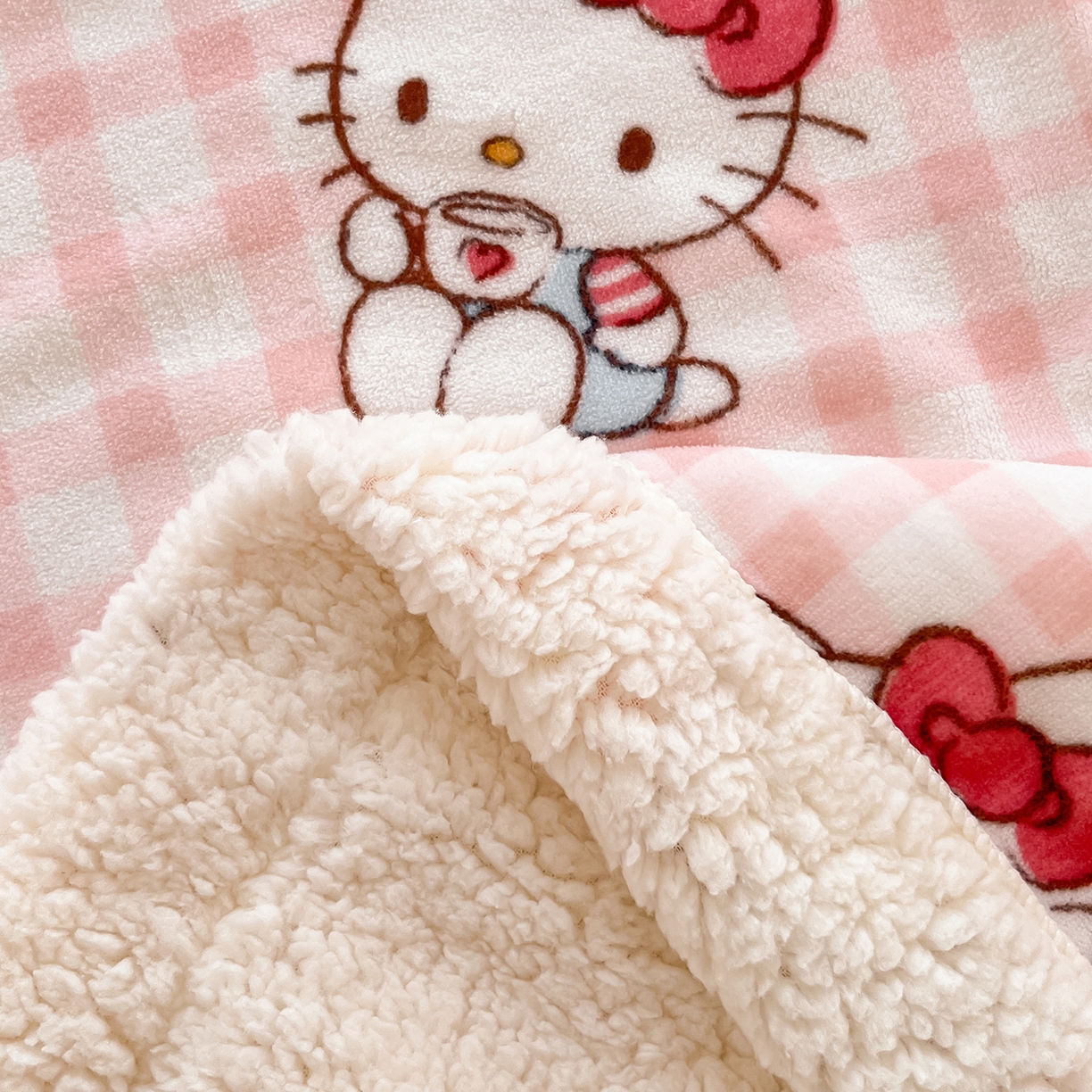 91家纺网 家纺一手货源 找家纺 金爱家 2025新款A类三丽鸥正版授权少女可爱卡通加厚牛奶绒羊羔绒毛毯多功能四季毛毯毯子 绒毛毯-MT三丽鸥粉格牛奶KT