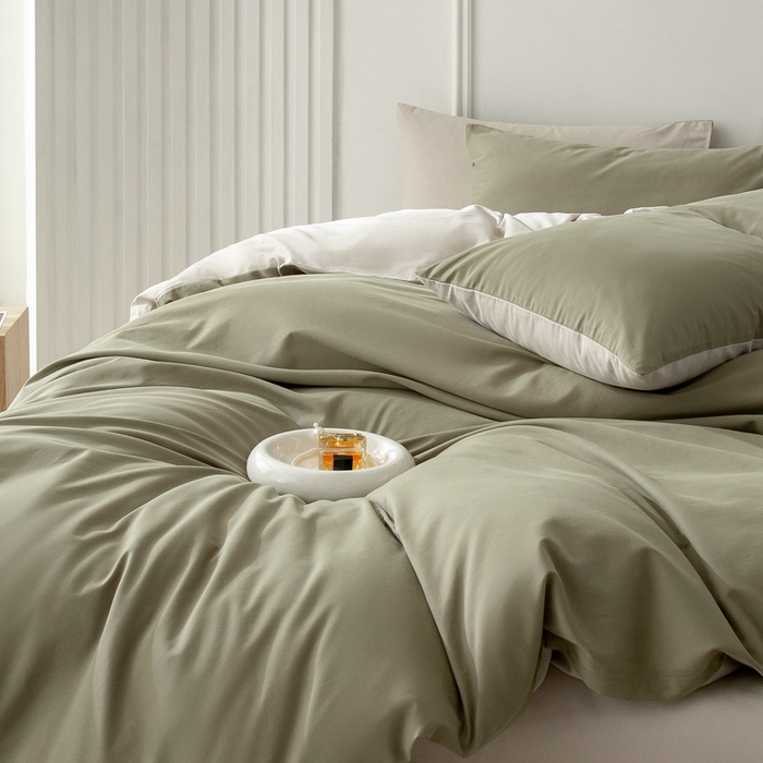 91家纺网 家纺一手货源 找家纺 ONE TWO ONE 121 2025新款A类高支高密长绒棉双拼磨毛（小cr ）撞色四件套 复古绿白灰