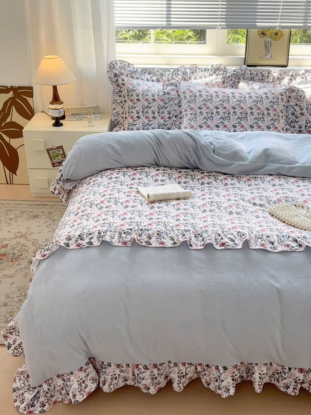 91家纺网 家纺一手货源 找家纺 兰紫橙家纺 2025新款印花蝴蝶花边款牛奶绒四件套 花边款-天空蓝