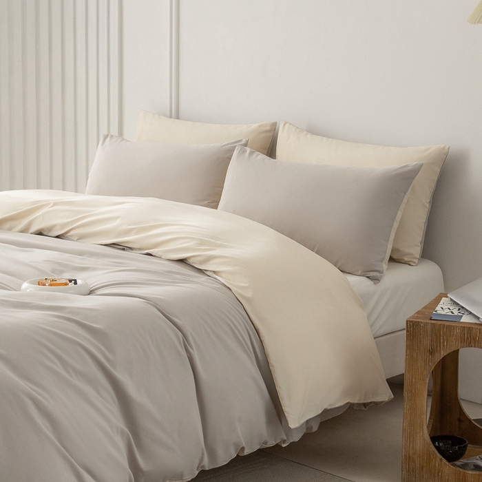 91家纺网 家纺一手货源 找家纺 ONE TWO ONE 121 2025新款A类高支高密长绒棉双拼磨毛（小cr ）撞色四件套 奶灰拼奶玉