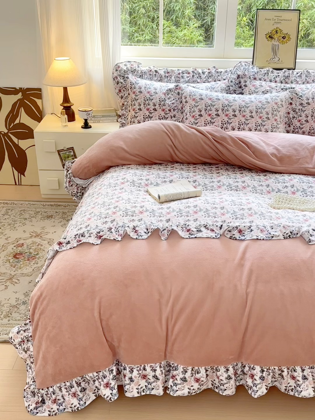 91家纺网 家纺一手货源 找家纺 兰紫橙家纺 2025新款印花蝴蝶花边款牛奶绒四件套 花边款-星柚粉