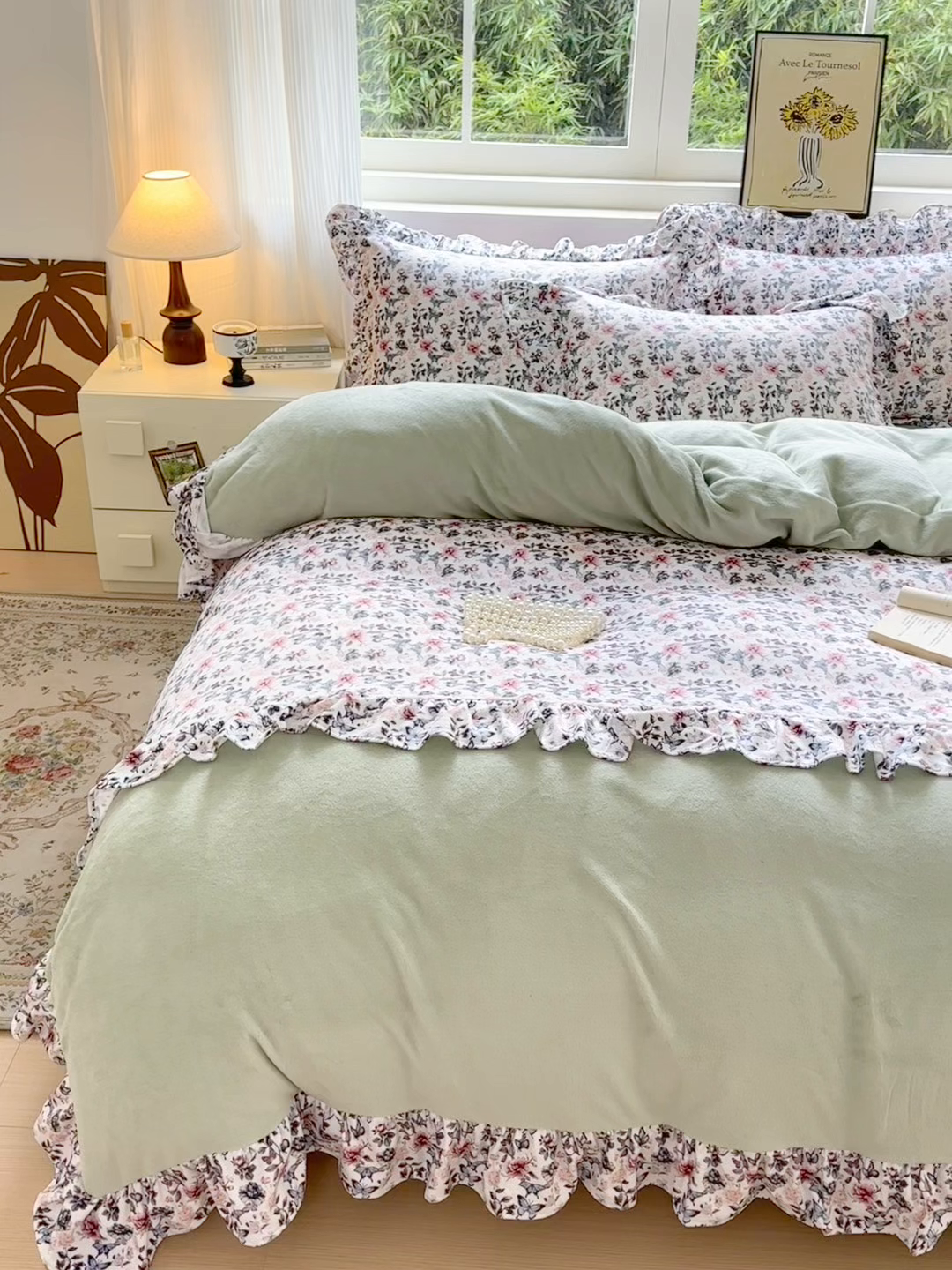 91家纺网 家纺一手货源 找家纺 兰紫橙家纺 2025新款印花蝴蝶花边款牛奶绒四件套 花边款-淡彩绿